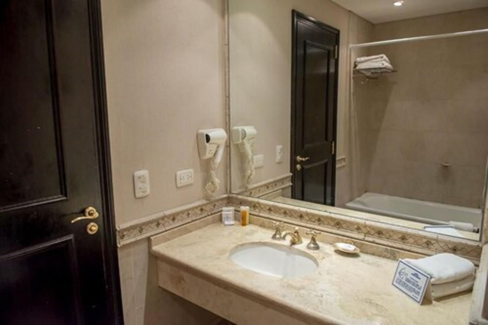 Howard Johnson By Wyndham Resort Pilar Pilar  Exterior foto